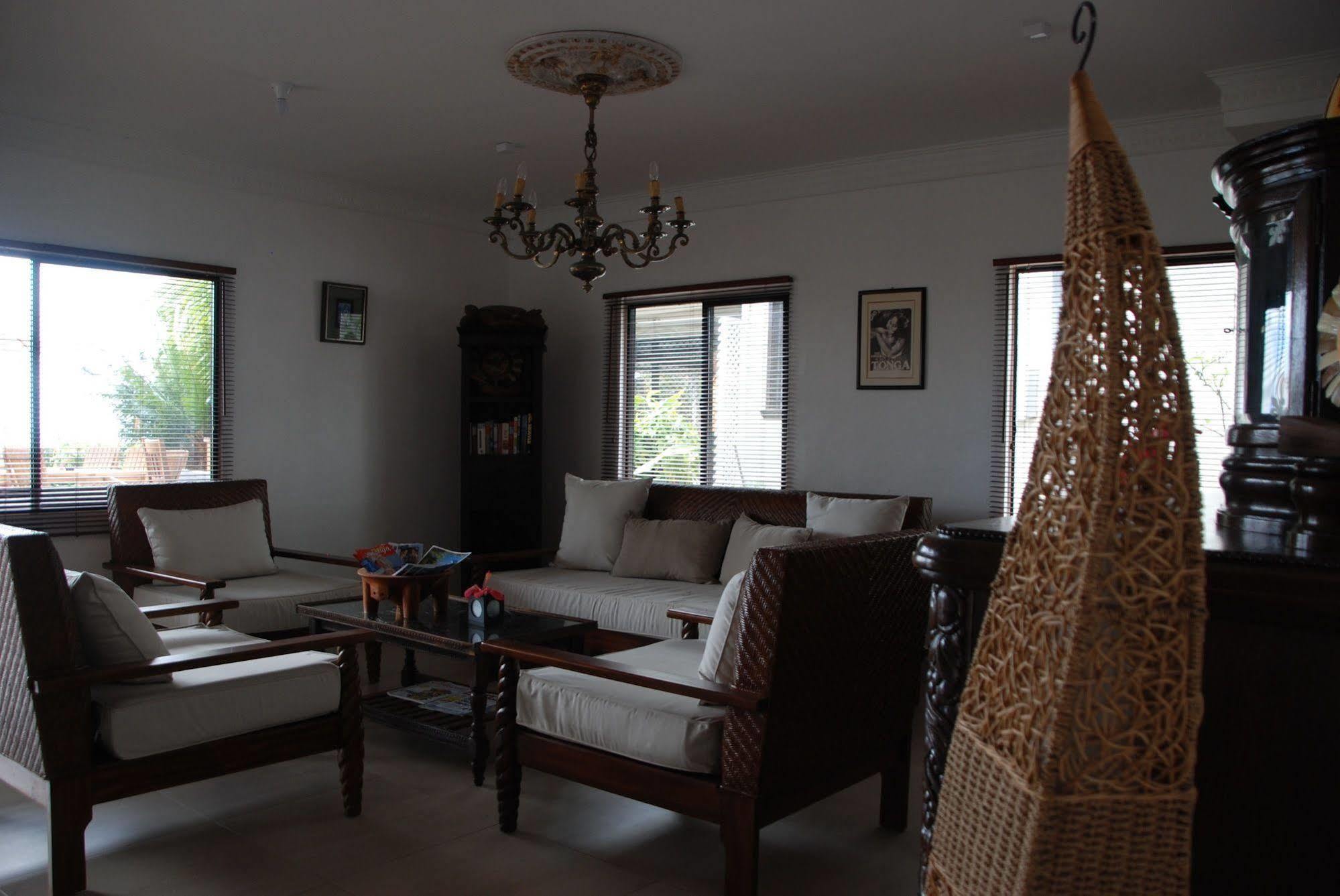 Seaview Lodge Нукуалофа Экстерьер фото